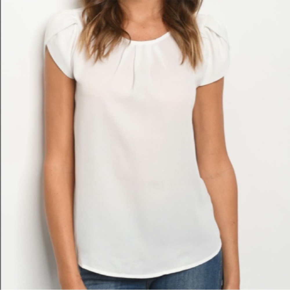 Creamy White Short Sleeve Blouse - Picture 9 of 10